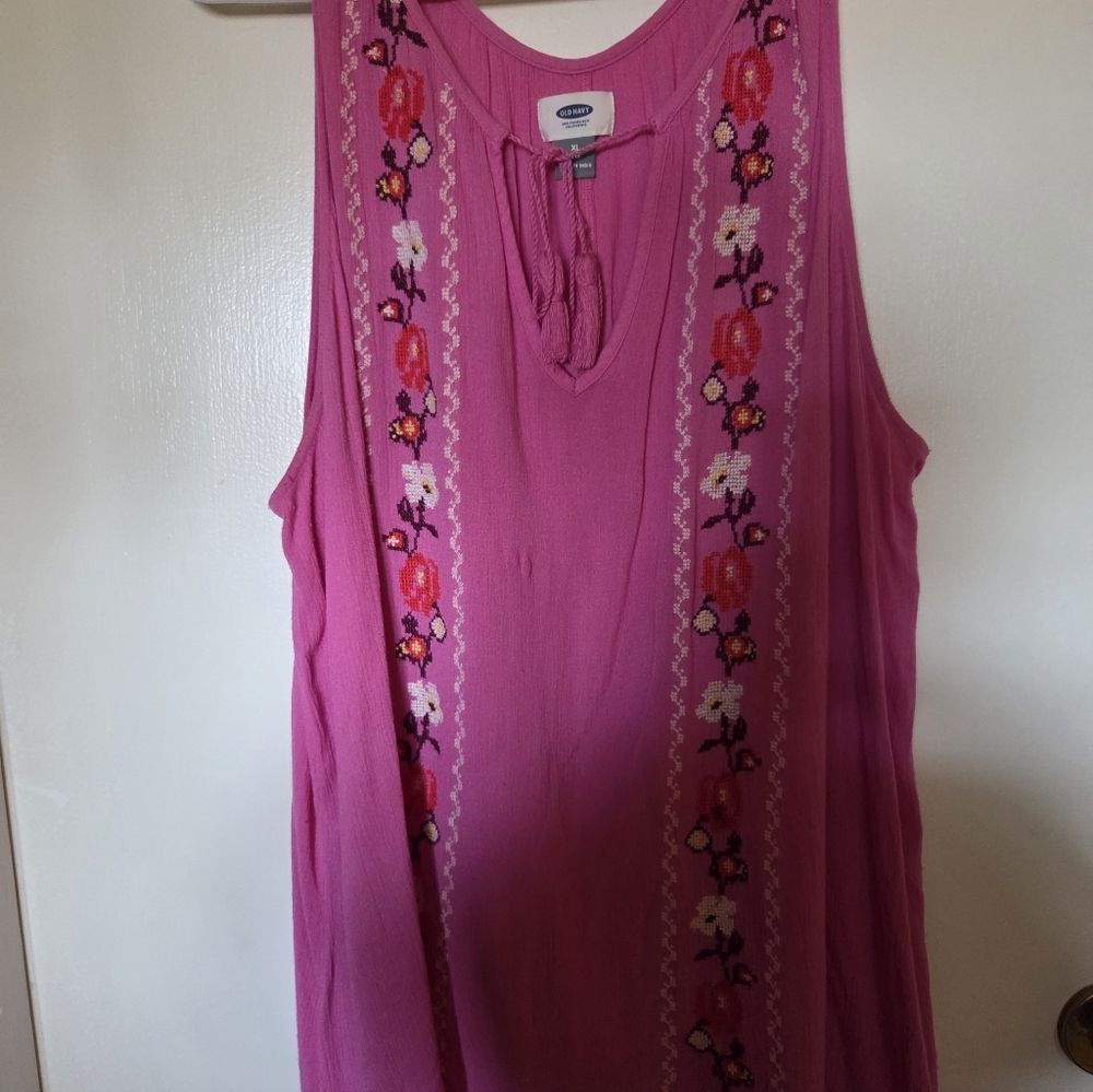 Old Navy Pink Floral Embroidered Women's Top